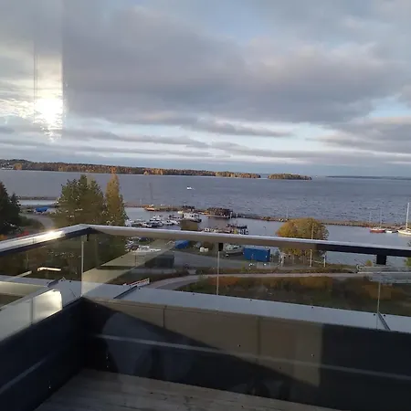 Luxury Living In Penthouse With Amazing Lake View 84m2 아파트 탐페레